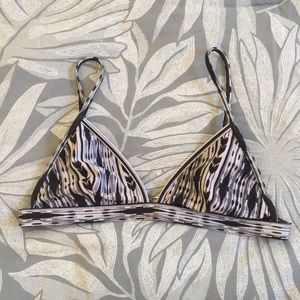 L space printed triangle top